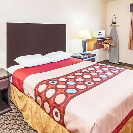 Super 8 By Wyndham Calgary/Airport Hotel Exterior foto