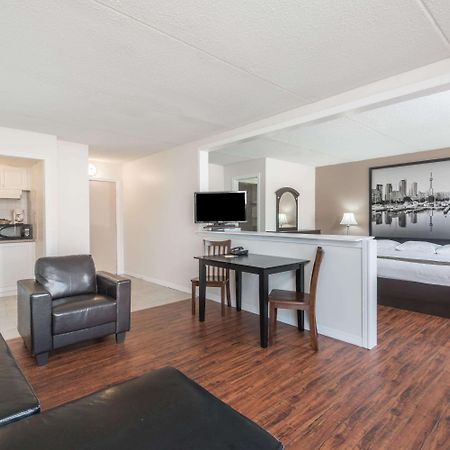 Super 8 By Wyndham Calgary/Airport Hotel Exterior foto