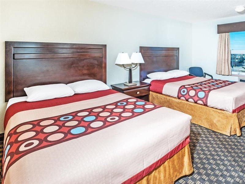 Super 8 By Wyndham Calgary/Airport Hotel Exterior foto