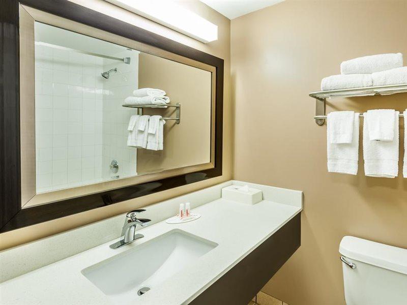 Super 8 By Wyndham Calgary/Airport Hotel Exterior foto
