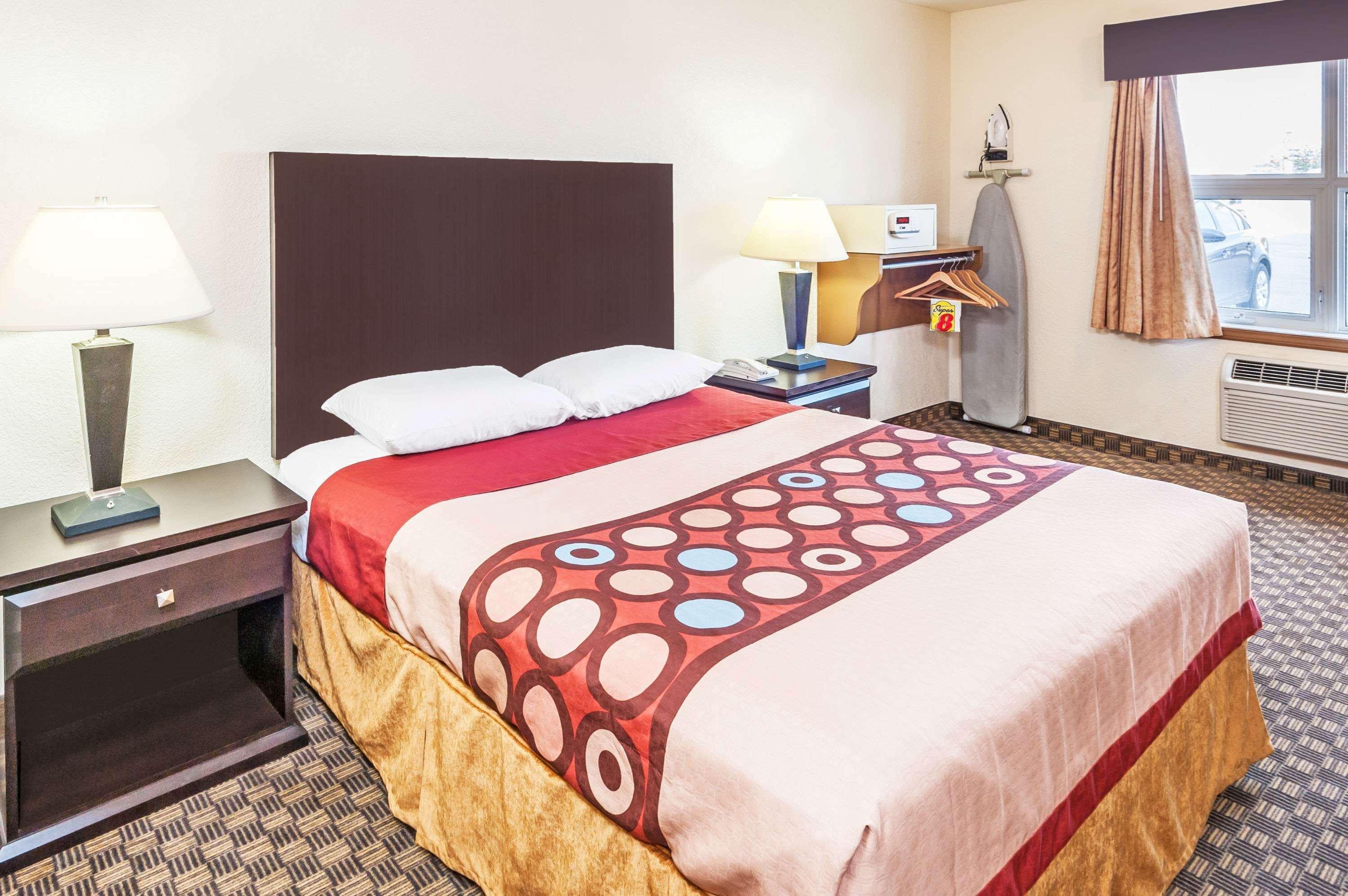 Super 8 By Wyndham Calgary/Airport Hotel Exterior foto