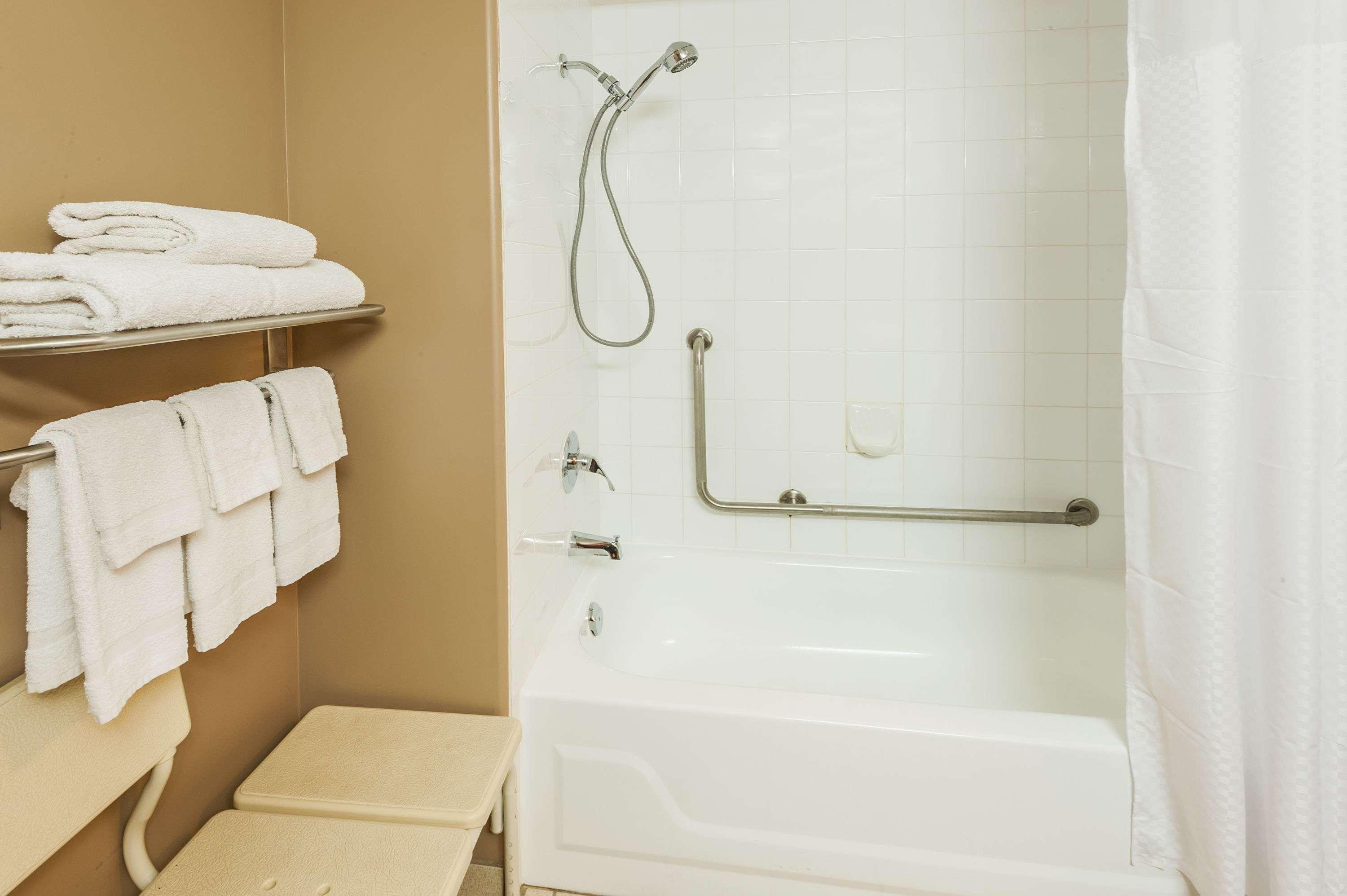 Super 8 By Wyndham Calgary/Airport Hotel Exterior foto