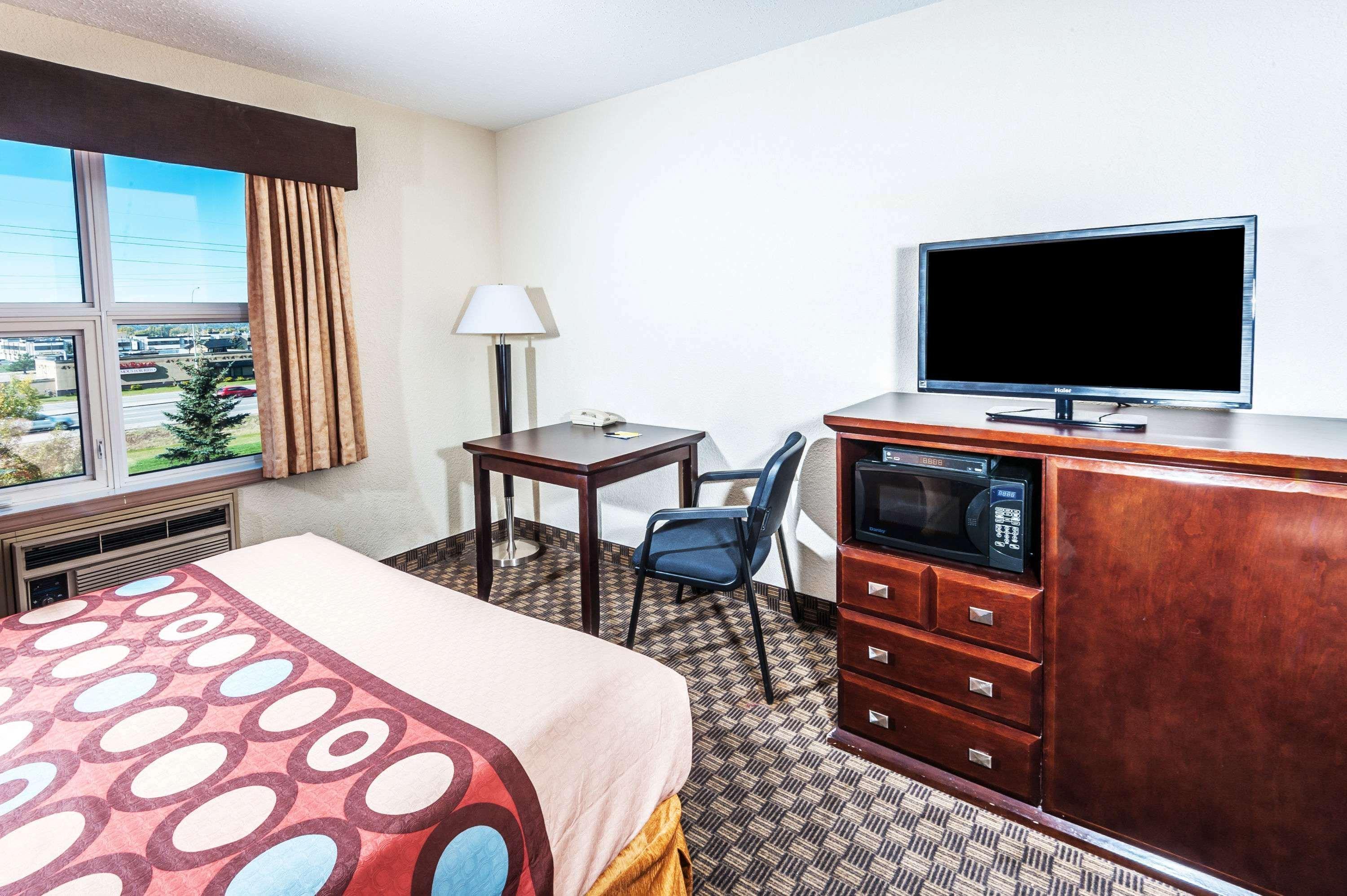Super 8 By Wyndham Calgary/Airport Hotel Exterior foto