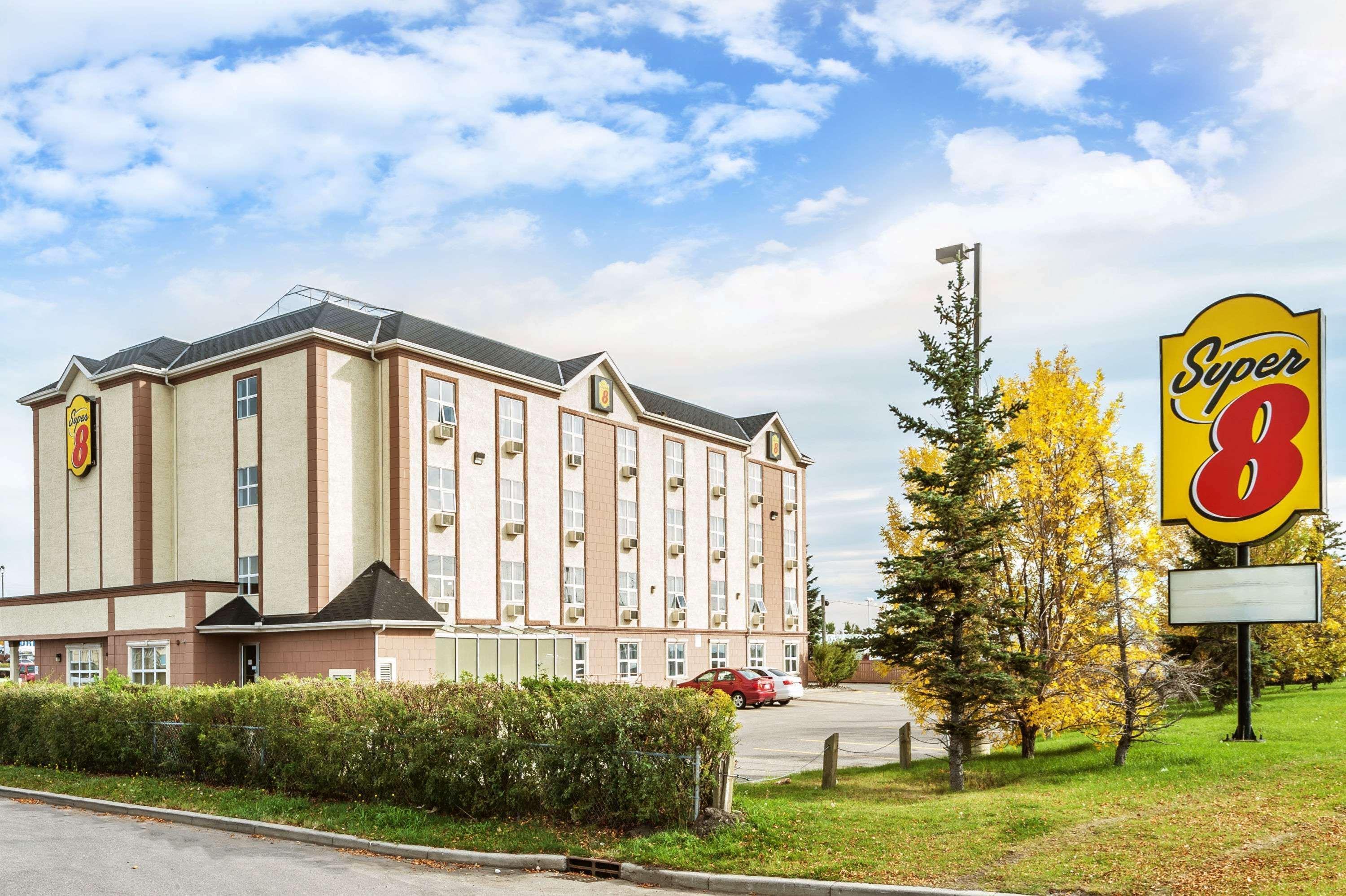 Super 8 By Wyndham Calgary/Airport Hotel Exterior foto
