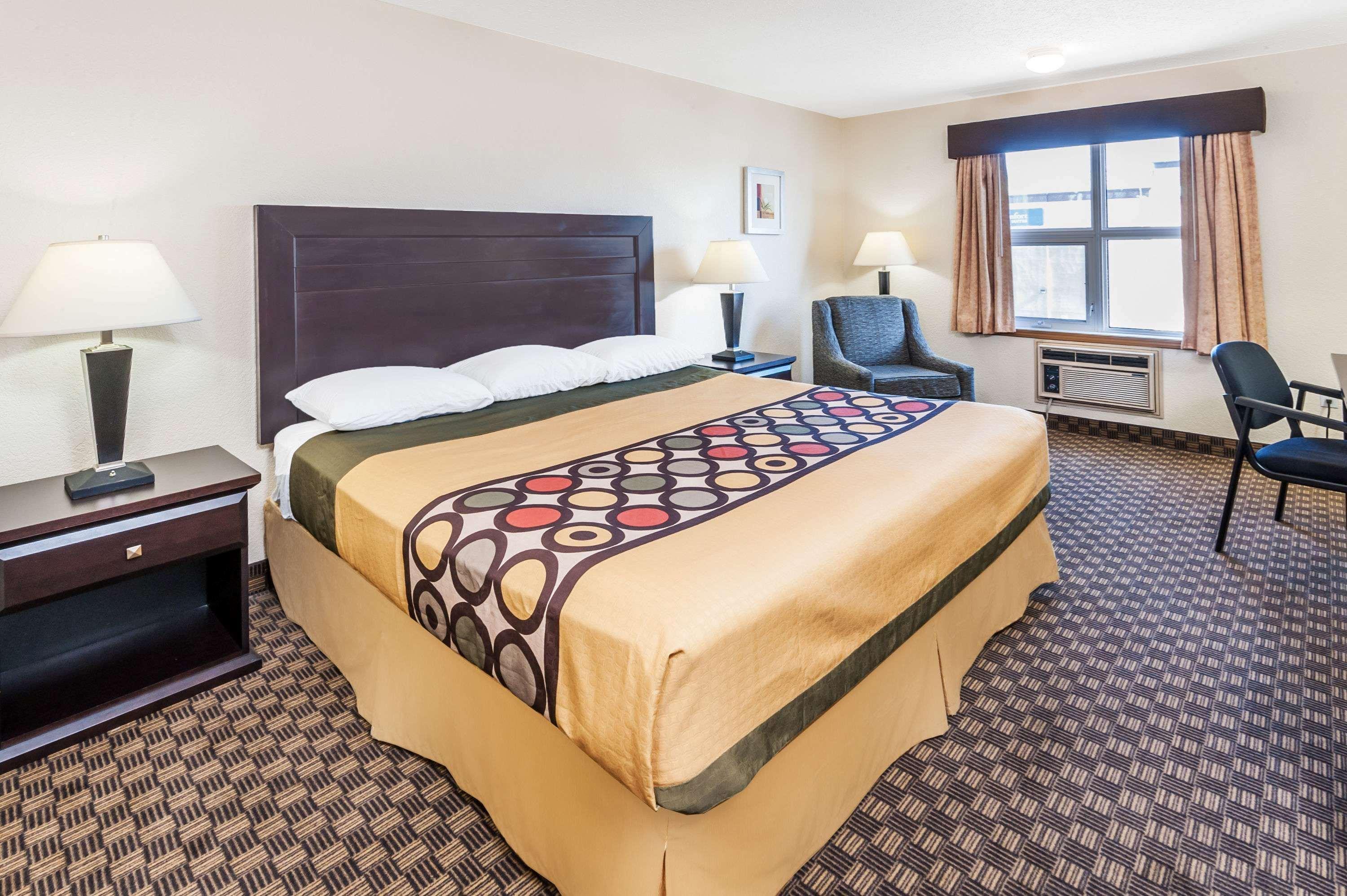 Super 8 By Wyndham Calgary/Airport Hotel Exterior foto