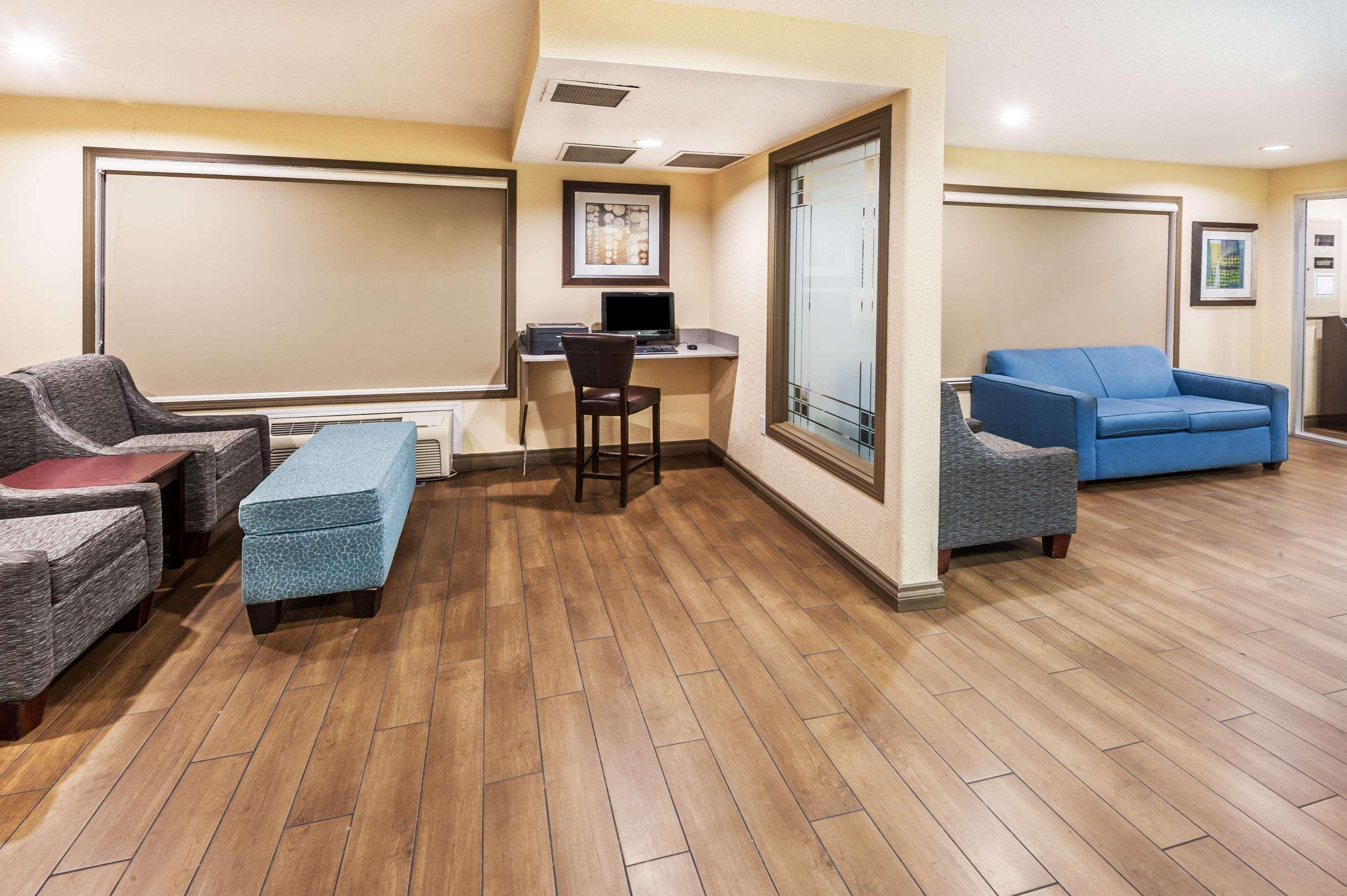 Super 8 By Wyndham Calgary/Airport Hotel Exterior foto