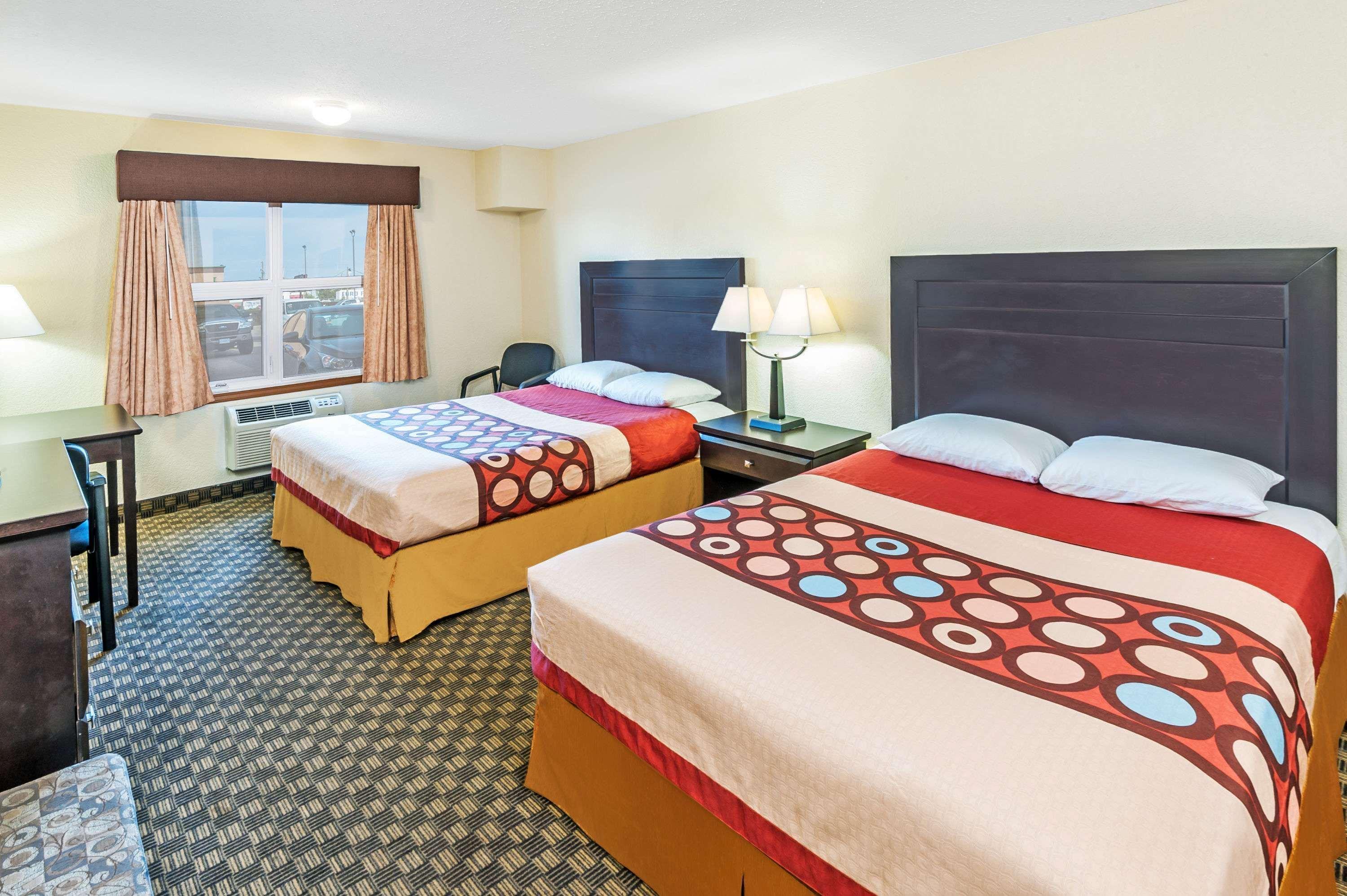 Super 8 By Wyndham Calgary/Airport Hotel Exterior foto