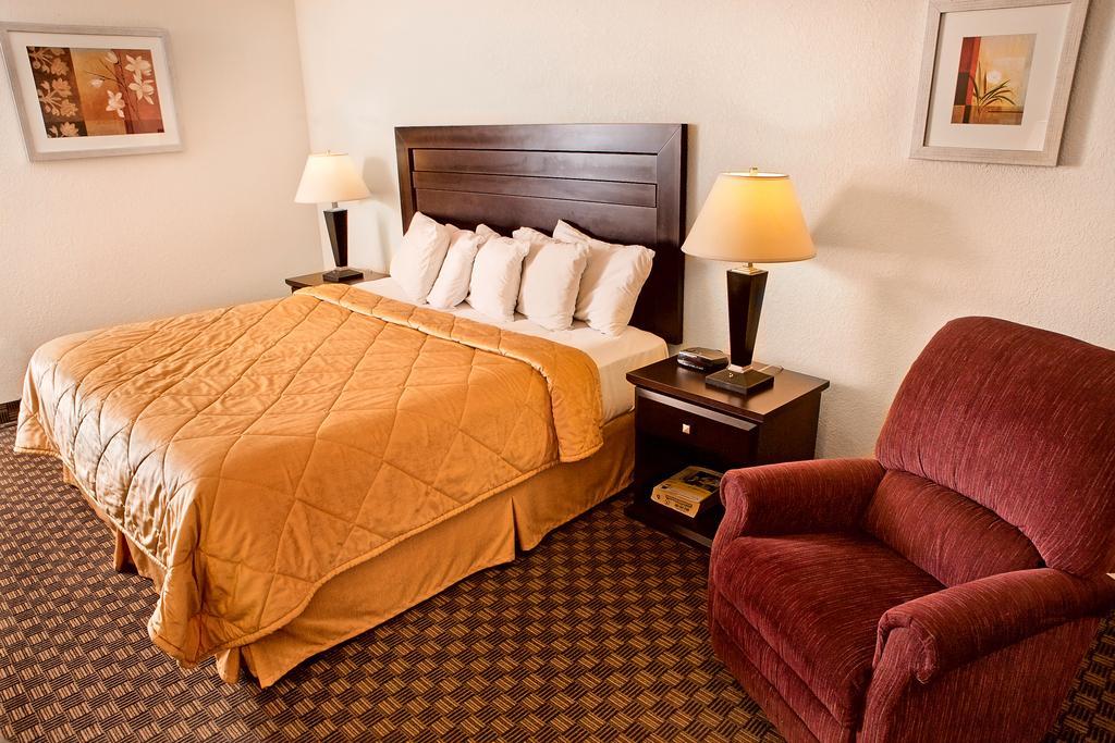 Super 8 By Wyndham Calgary/Airport Hotel Exterior foto