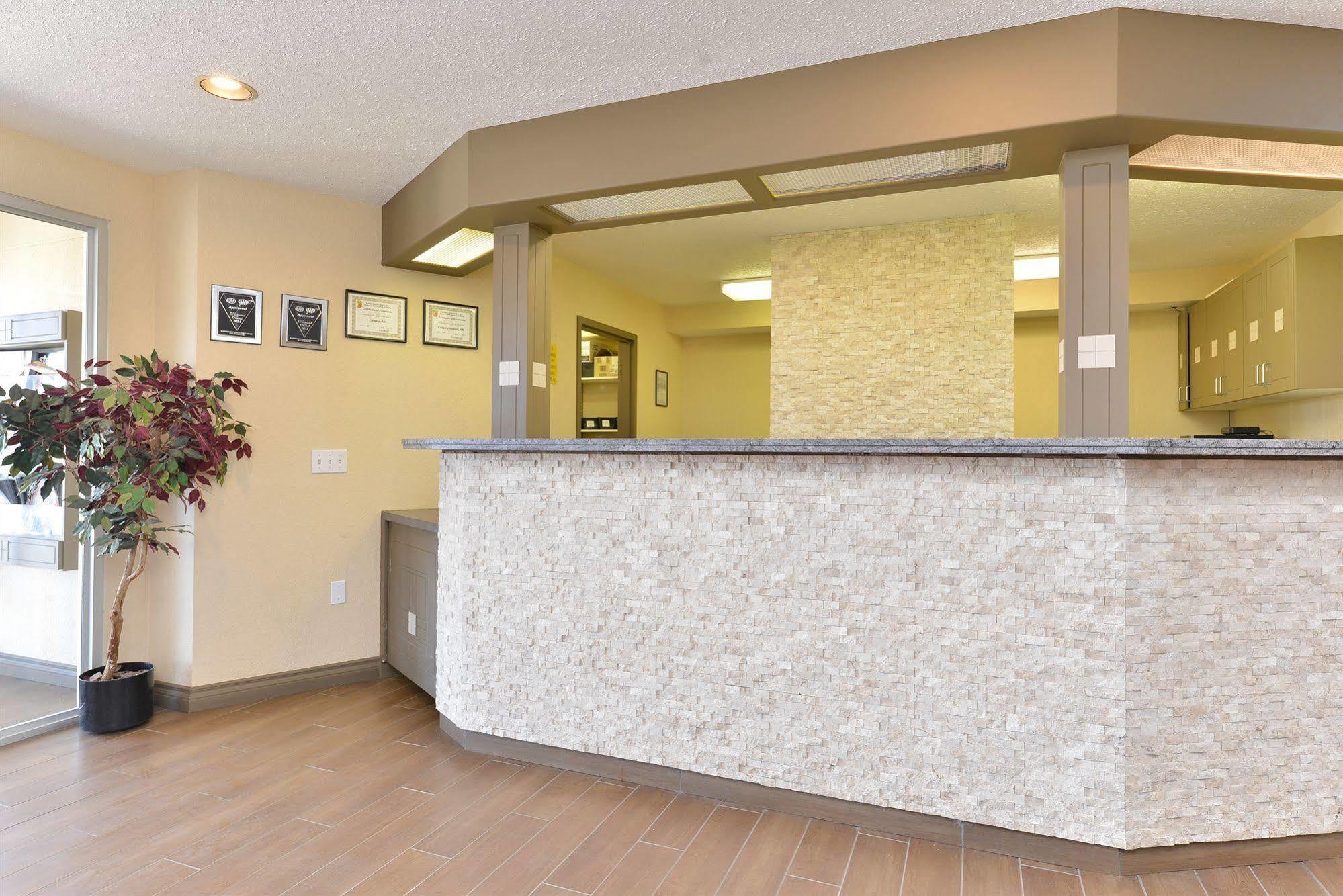 Super 8 By Wyndham Calgary/Airport Hotel Exterior foto