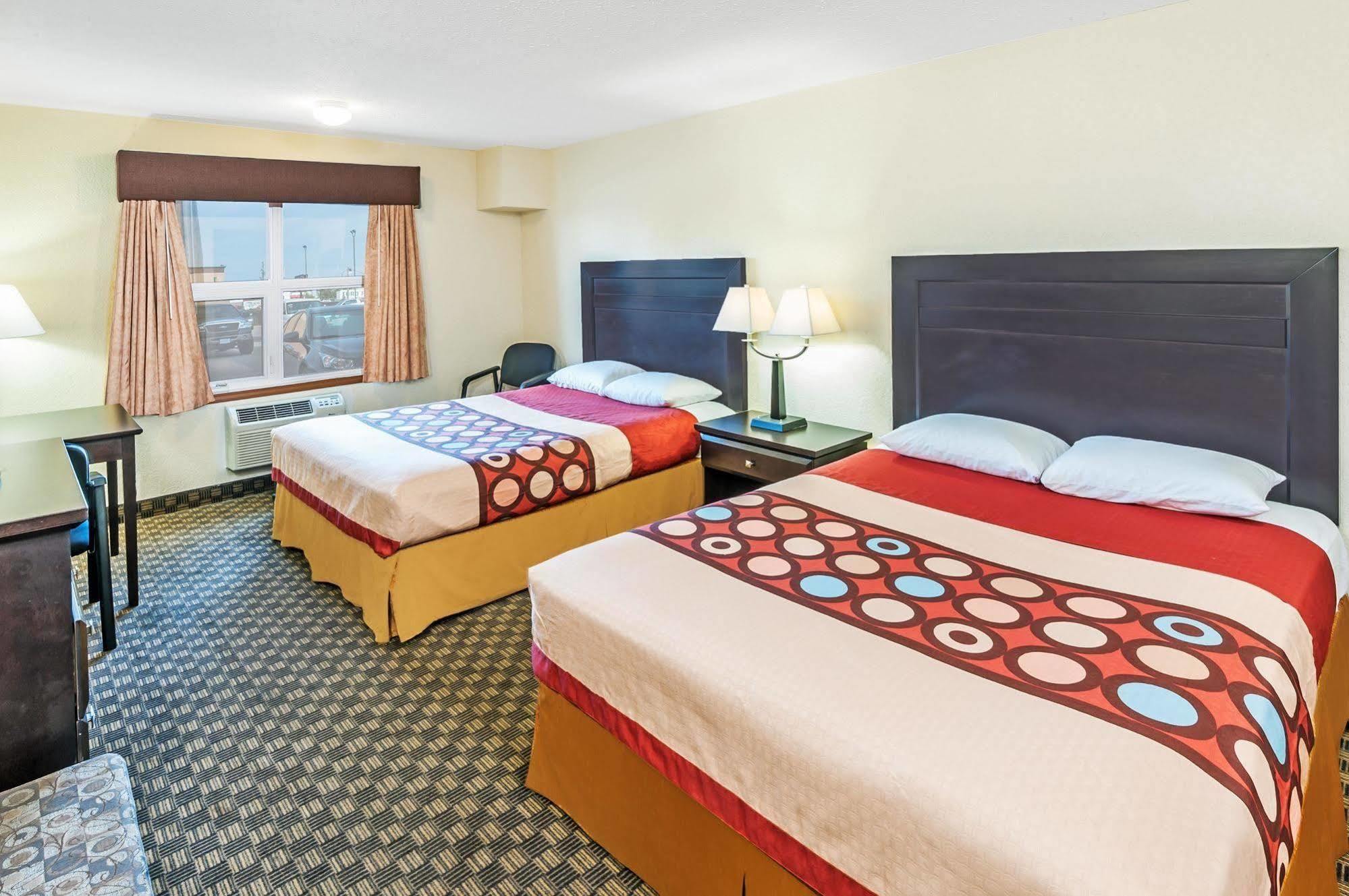 Super 8 By Wyndham Calgary/Airport Hotel Exterior foto