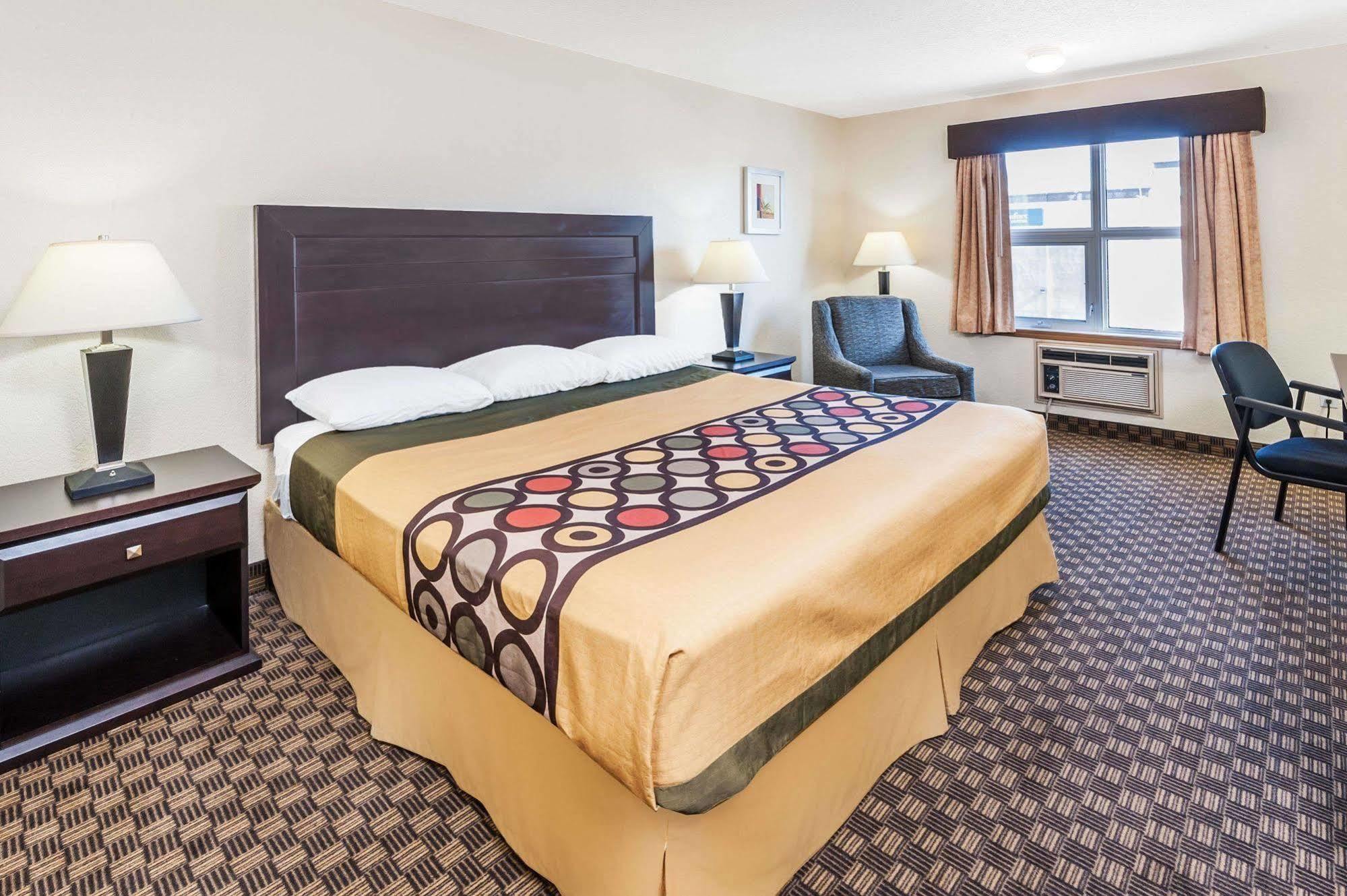 Super 8 By Wyndham Calgary/Airport Hotel Exterior foto